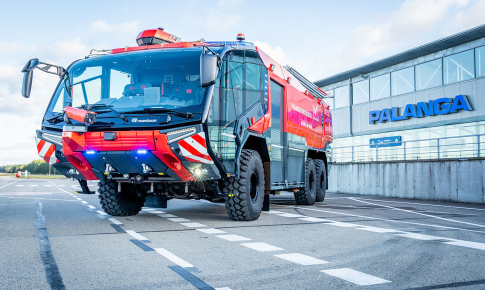 Palangos oro uoste pristatytas naujas priešgaisrinės tarnybos automobilis
