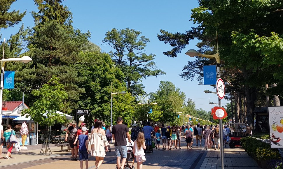 Anšlaginis savaitgalis Palangoje – sulaukta gausybės poilsiautojų.