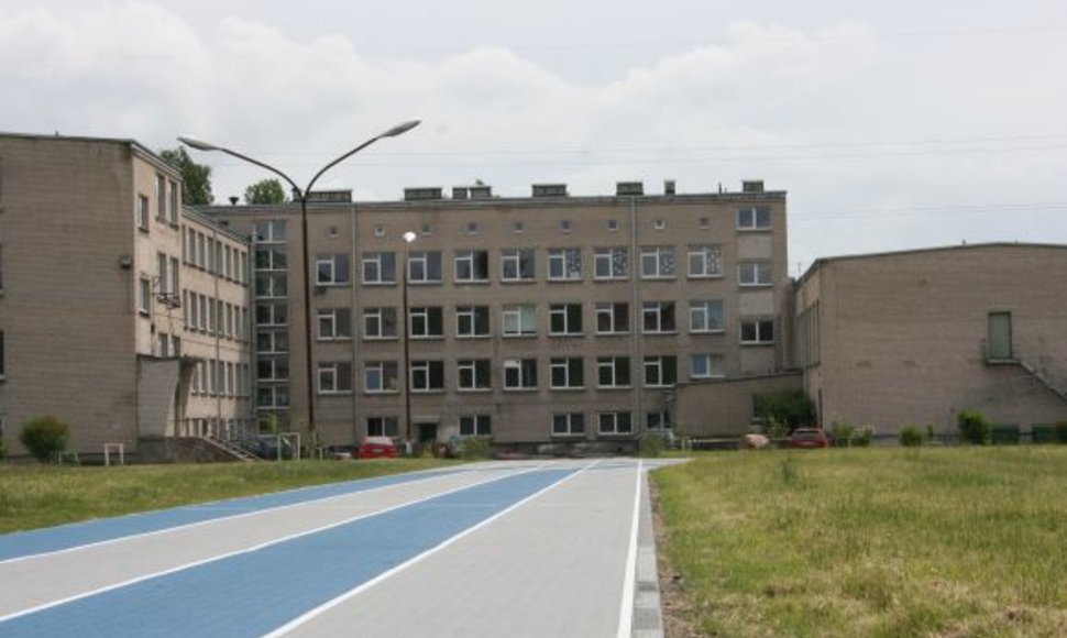 Klaipėdos „Žemynos" gimnazijos stadionas. 