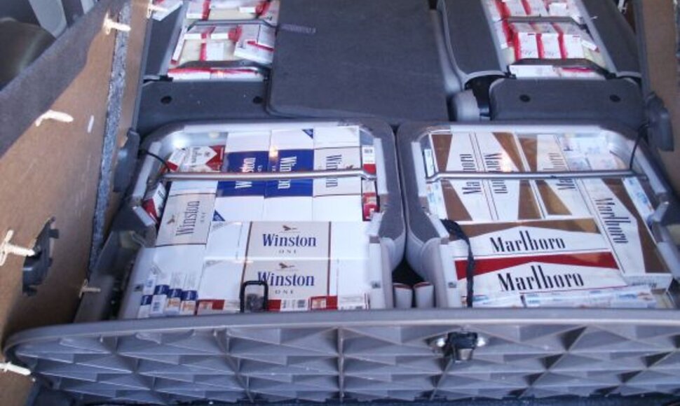 Nidos kelio poste sulaikytos cigaretės.