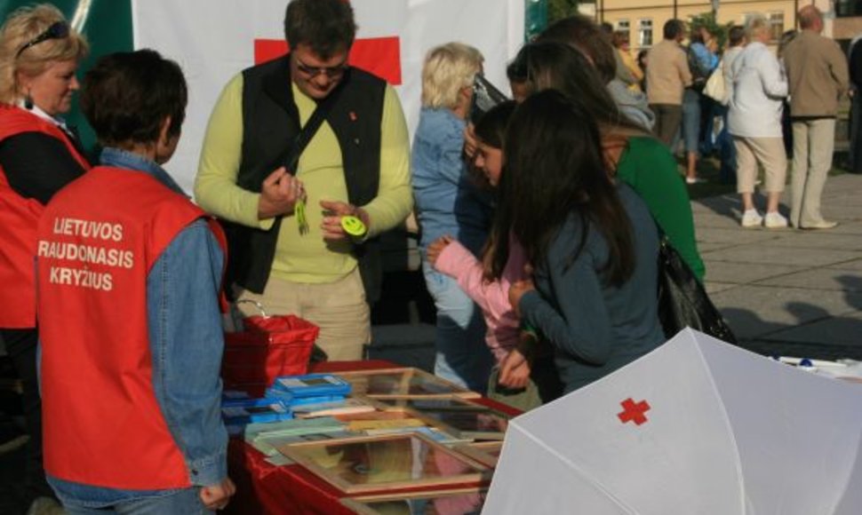 Raudonasis kryžius skleidė naudingą informaciją apie ŽIV ir AIDS.