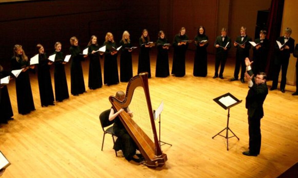 Kompozitoriaus oratorijas i&scaron;pildys kamerinis choras &bdquo;Aidija&ldquo;, vadovaujamas R. Gražinio. 