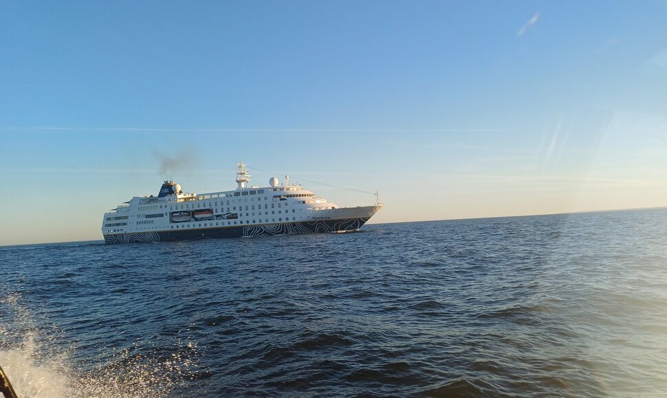 Klaipėdos uoste prisišvartavo pirmasis šį sezoną kruizinis laineris „MS Hamburg“.