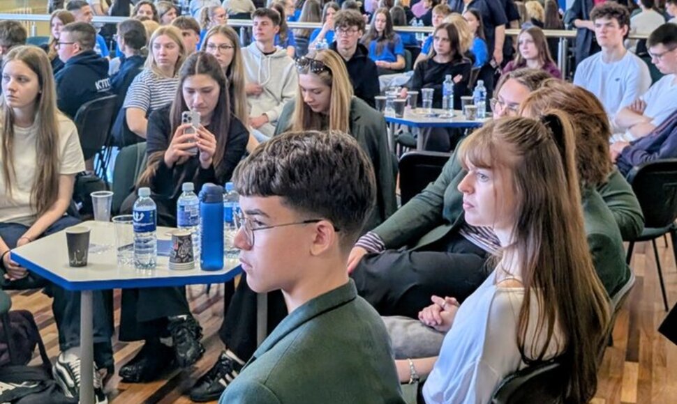 Lietuvos ir Latvijos jaunimas susibūrė į jubiliejinį programos &bdquo;Mokyklos &ndash; Europos Parlamento ambasadorės&ldquo; (MEPA) renginį.
