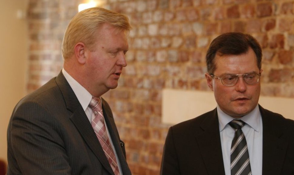 Vytautas Rinkevičius (kairėje) įtariamas protegavęs vieną statybų bendrovę.
