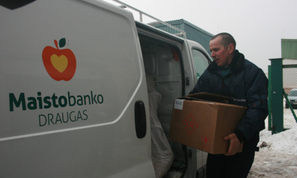 Produktai iškeliauja su skurdžiais žmonėmis dirbančioms nevyriausybinėms organizacijoms, senelių namams.