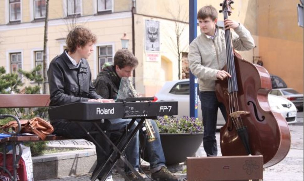 2010-aisiais vykusios Gatvės muzikos dienos Klaipėdoje akimirka. 