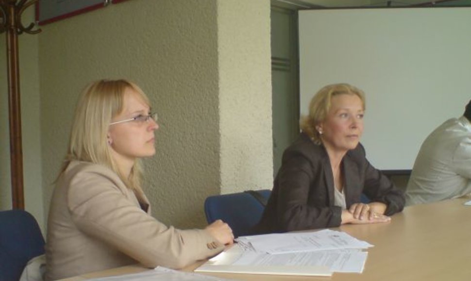 Ligita Girskienė (kairėje) ir Elena Varinauskienė dėl bendrijos problemų savivaldybėje lankėsi jau keletą kartų.