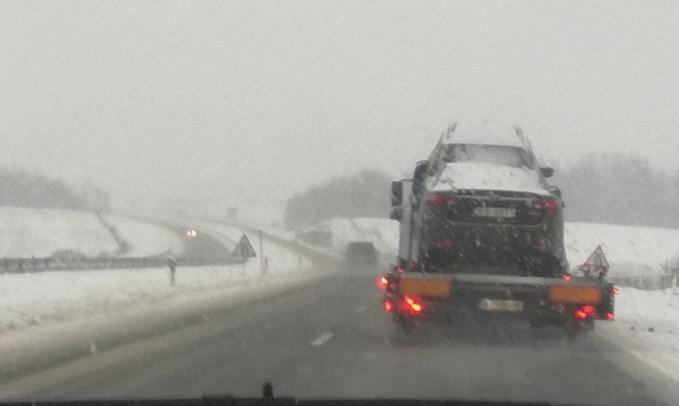 Autostradoje - sudėtingos eismo sąlygos.