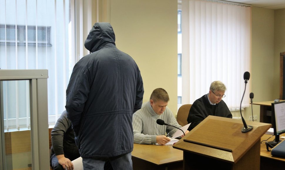 Klaipėdos apylinkės teisme teisiami įgaliojimus viršiję trys pareigūnai.