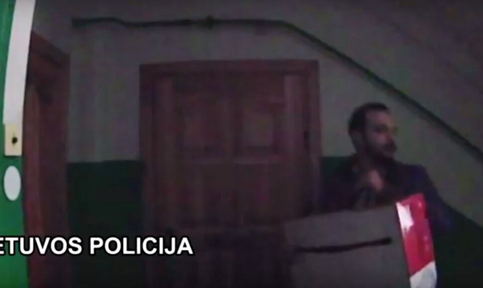 Uostamiesčio pareigūnai ragina saugotis šių sukčių, o atpažinusius asmenis, pranešti.