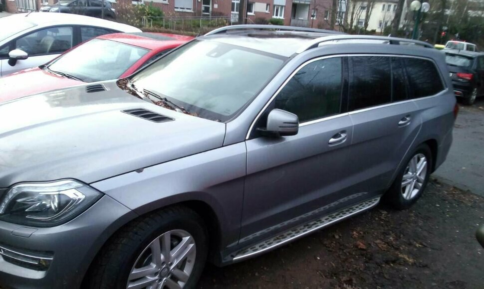 Šį „Mercedes“ pavogę nusikaltėliai prašė išpirkos ir tuomet žadėjo atskleisti, kur jis pastatytas.
