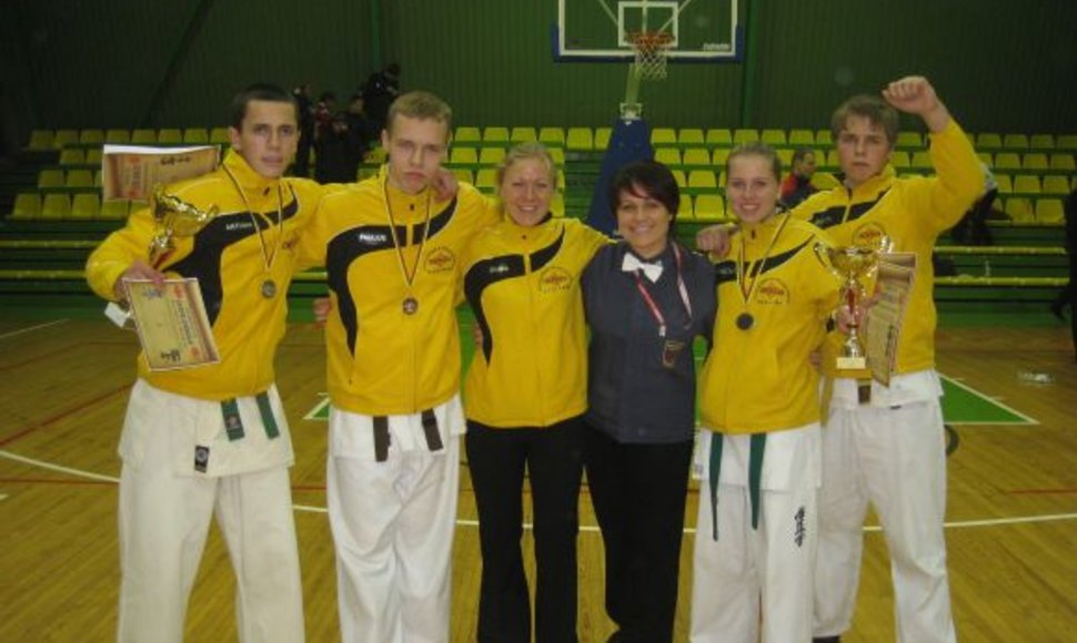 Okinaviečiai iškovojo penkis kelialiapius į jaunučių čempionatą Lenkijoje. 