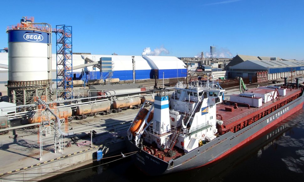 Klaipėdos jūrų uoste pradeda veikti pirmasis specializuotas cemento krovos terminalas.