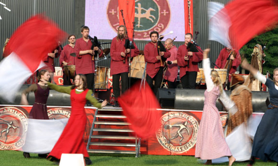 Lietuvos tūkstantmečiui dedikuotas čempionato atidarymas vyko viduramžių dvasioje. 