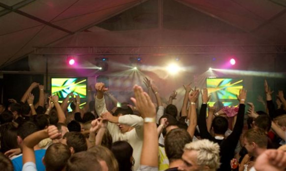 Linksmybėms atsidavusių žmonių minios ir tūkstančiai į viršų iškeltų rankų – tai vaizdas, kurį galima išvysti „RyRalio“ komandos organizuojamuose renginiuose.