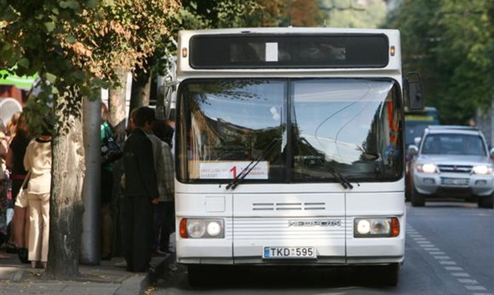 Nors vietoj dalies troleibusų į gatves vakar išvažiavo net 44 autobusai, dalies jų vairuotojai maišė maršrutus ir važiavo kitomis miesto gatvėmis nei reikėtų.