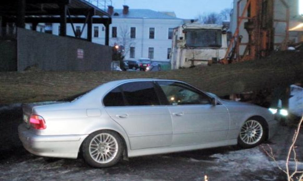 BMW 530 po incidento keliaus į metalo laužą.