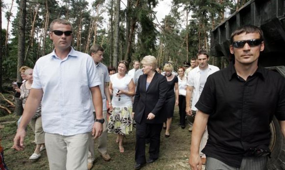 Su kauniečiais vakar susitikusi prezidentė D.Grybauskaitė patikino, jog „valstybė sunkią akimirką bus kartu su žmonėmis“.
