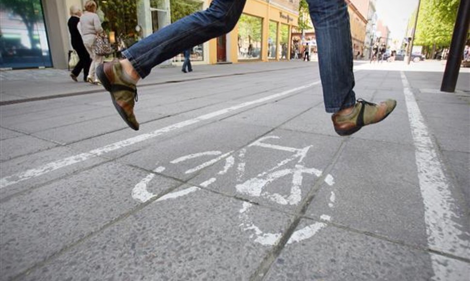 Laisvės alėjoje pėstieji skundžiasi dviratininkais, o šie – pėsčiaisiais.