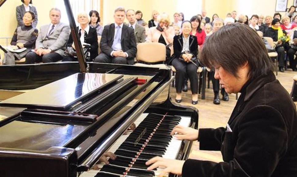 Japonijos ambasadorės padovanoto koncerto akimirka