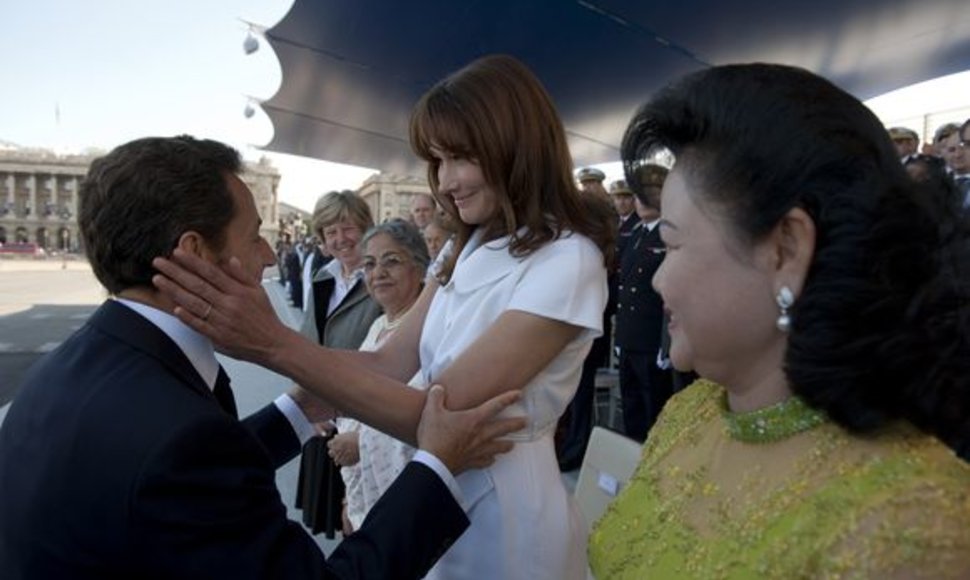 Nicolas Sarkozy kartu su žmona Carla Bruni-Sarkozy
