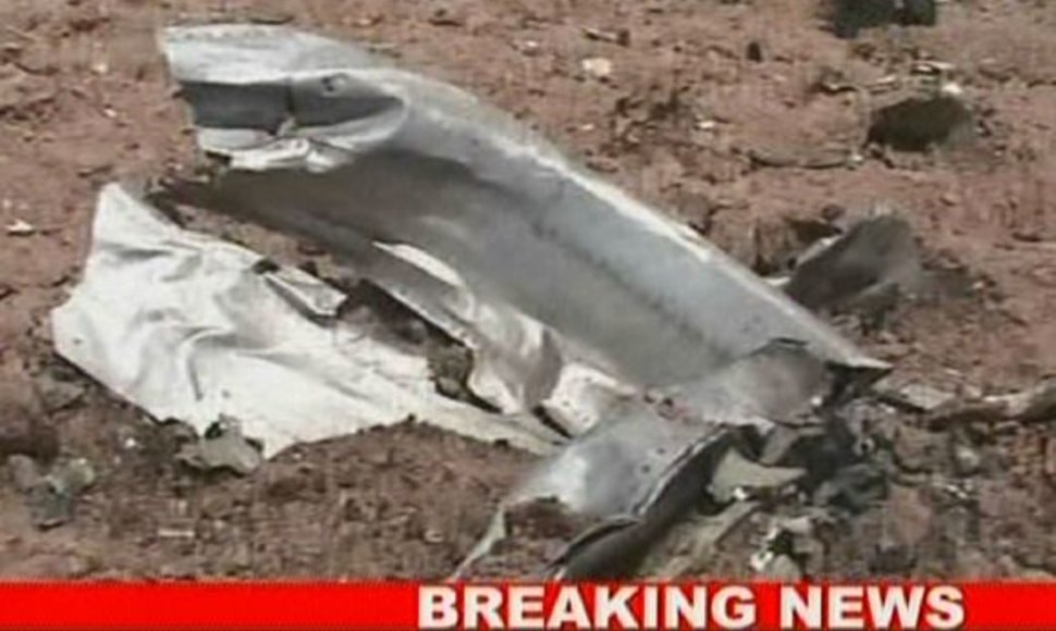 Irane sudužusio lėktuvo nuolaužos