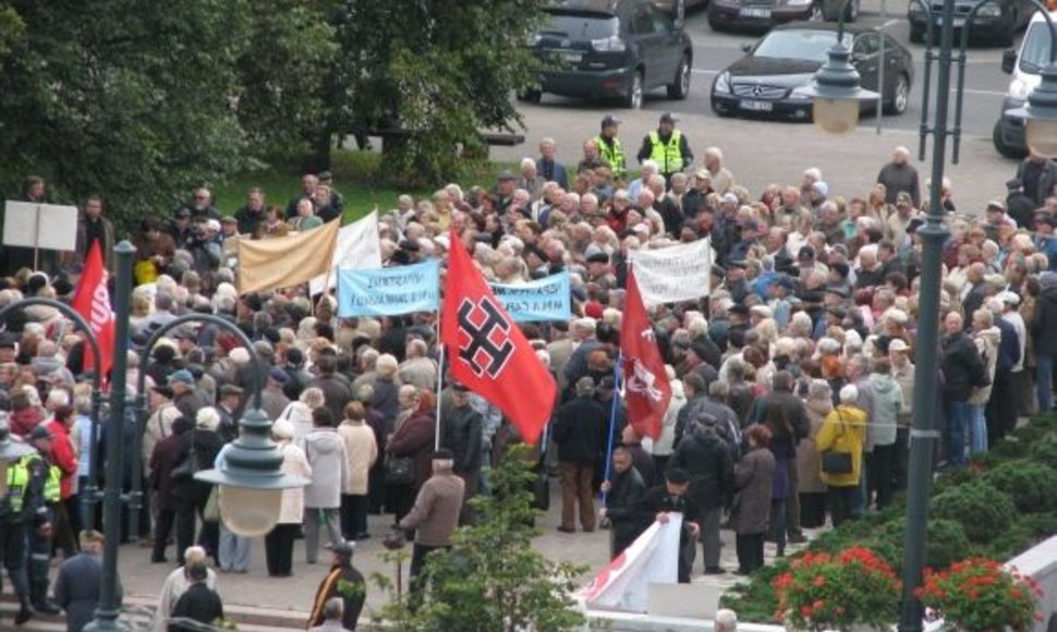 Prie Seimo protestavo pensininkai
