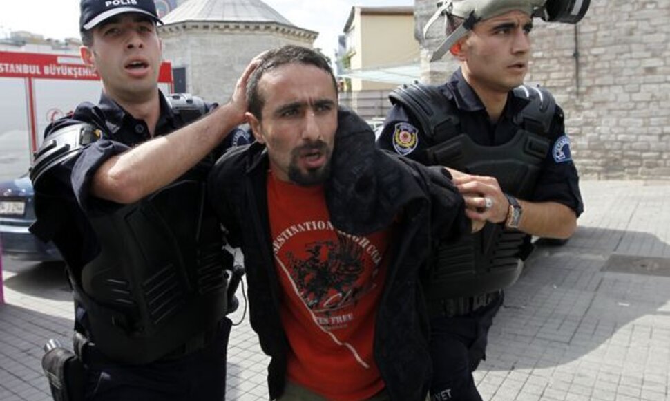 Turkijoje demonstrantai protestavo prieš TVF susitikimą