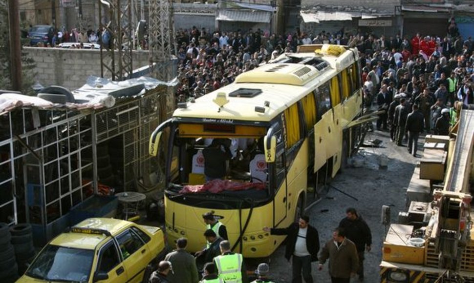 Damaske sprogo autobusas su maldininkais 