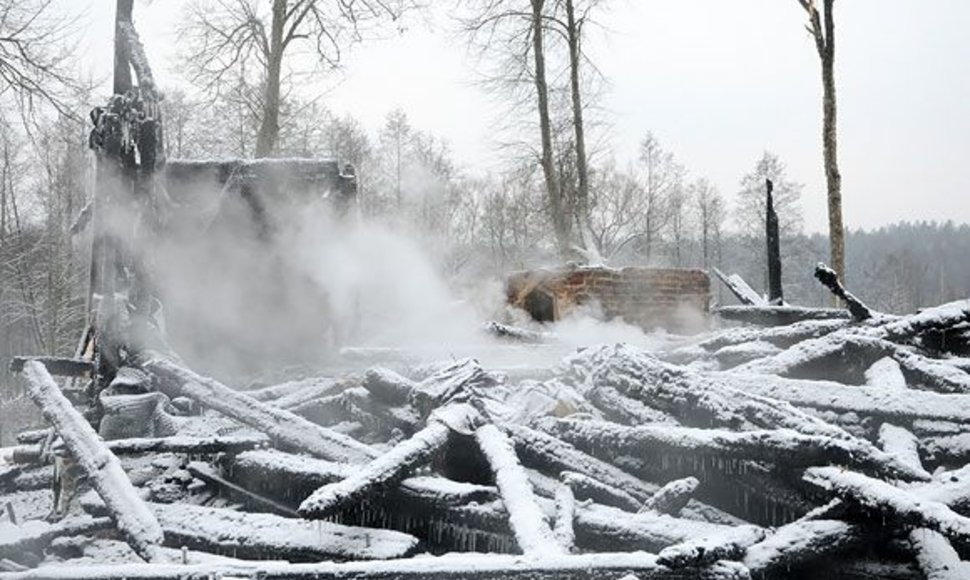 Pirmieji į gaisro vietą atvyko Utenos rajono ugniagesiai