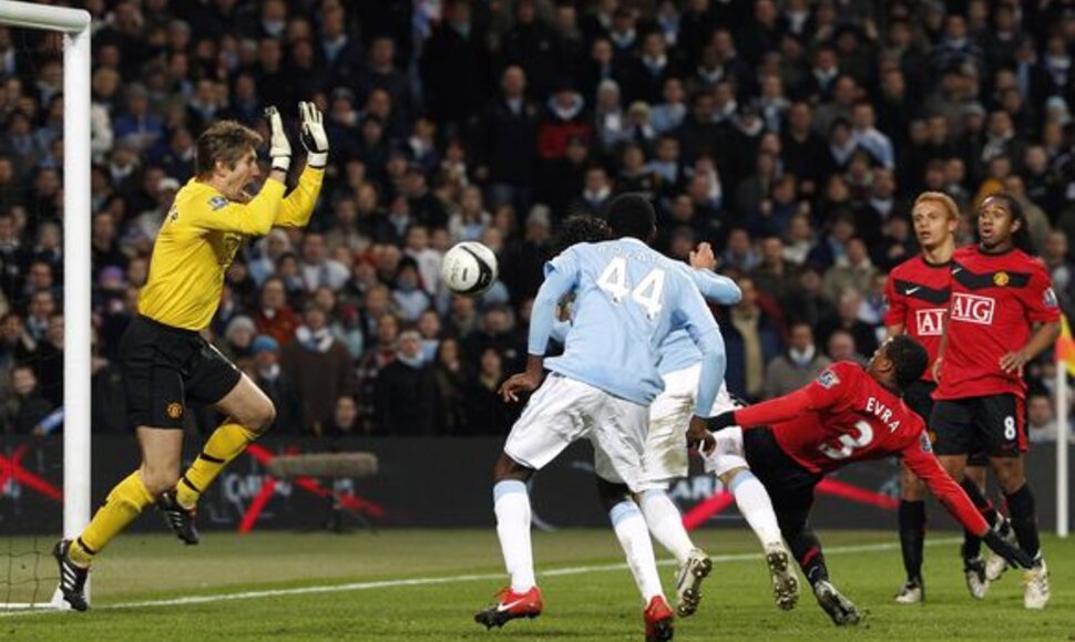  &bdquo;Manchester United&ldquo;  ir &bdquo;Manchester City&ldquo; dvikova