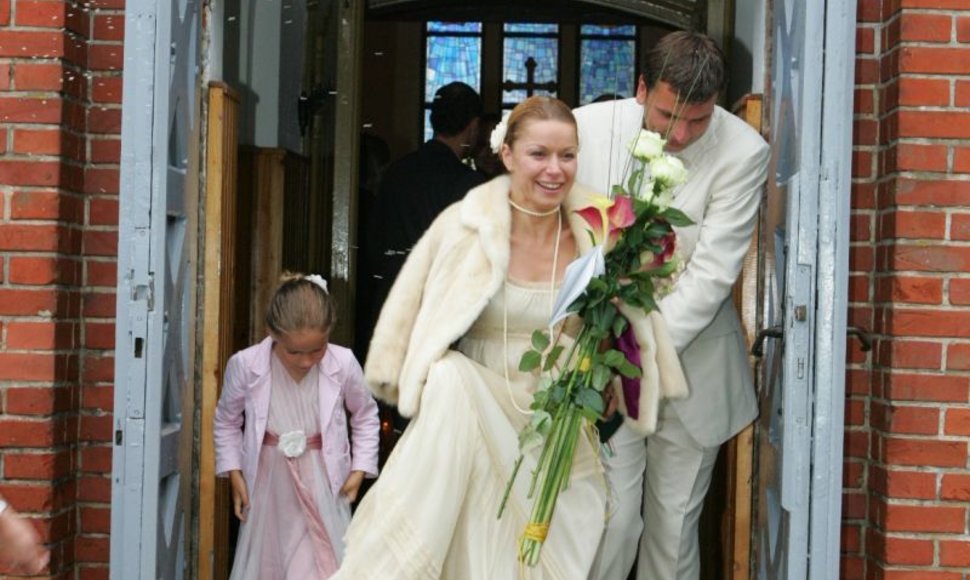Foto naujienai: Aurelija Razmarataitė ir Darius Žakaitis susituokė