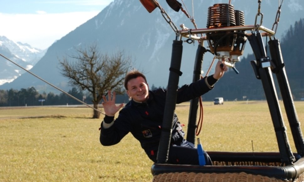 Foto naujienai: Giedrius Leškevičius Alpių kalnuose slides iškeitė į oro balioną