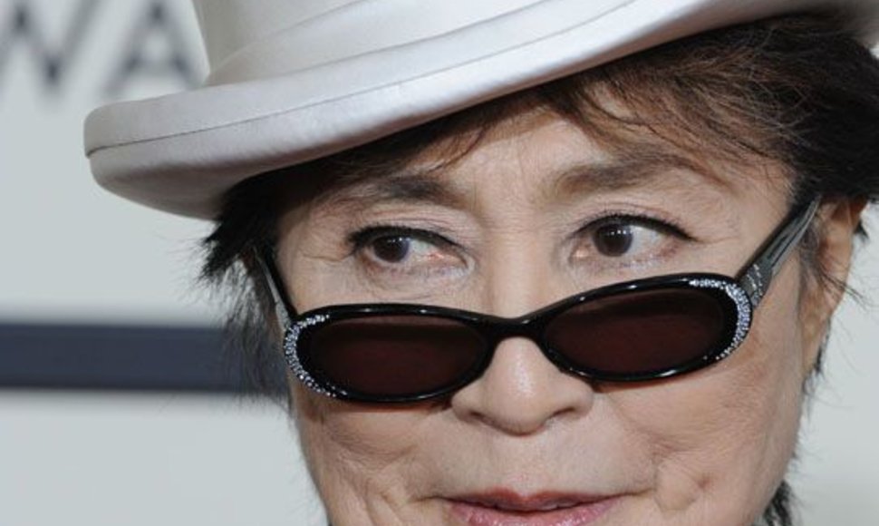 Foto naujienai: Yoko Ono į teismą padavė Lennon Murphy