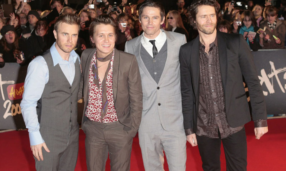 Foto naujienai: „Brit Awards“ nugalėtojai „Take That“ ir „The Arctic Monkeys“