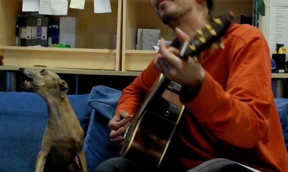 Foto naujienai: Marius Berenis-Tru dainavo su šuniu