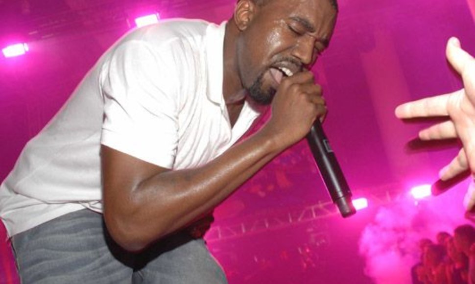 Foto naujienai: Kanye Westas: mane per ilgai maitino krūtimi 