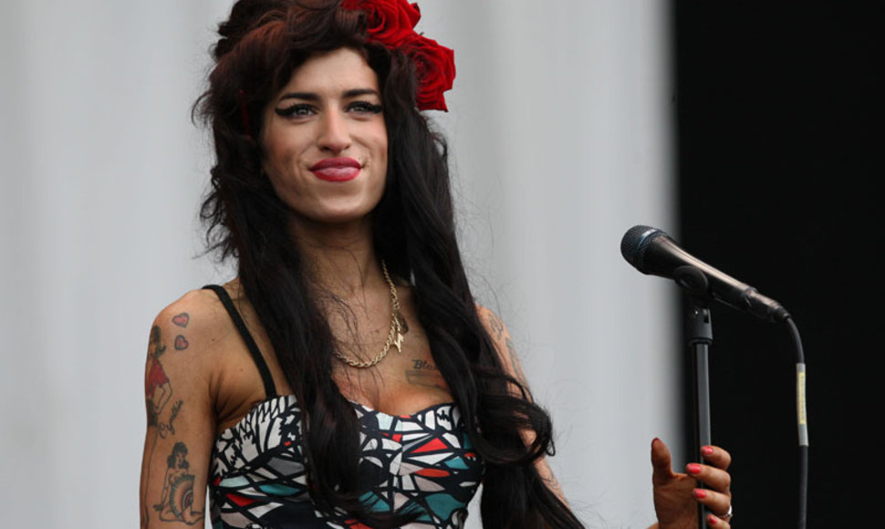 Foto naujienai: Amy Winehouse susidomėjo budizmu