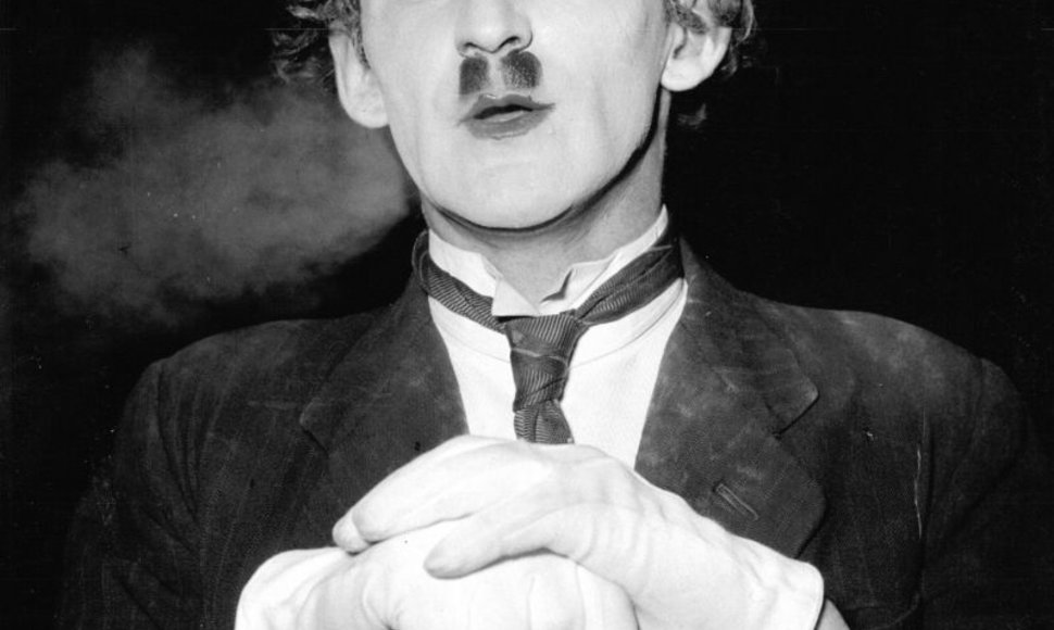 Foto naujienai: Charlie Chaplinas. Skandalingas Mažojo Valkatos gyvenimas
