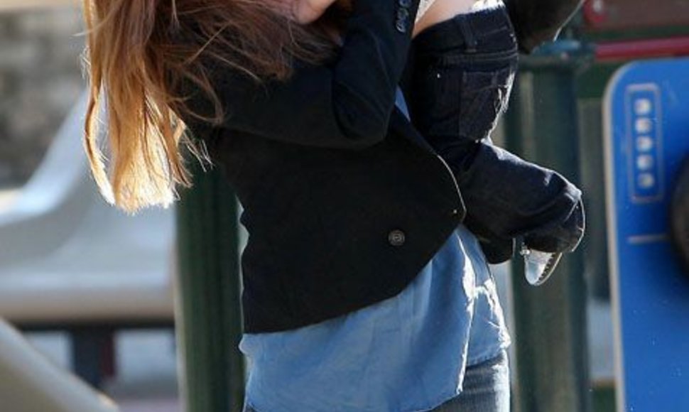 Foto naujienai: Isla Fisher: didelės ausys žavesiui netrukdo!