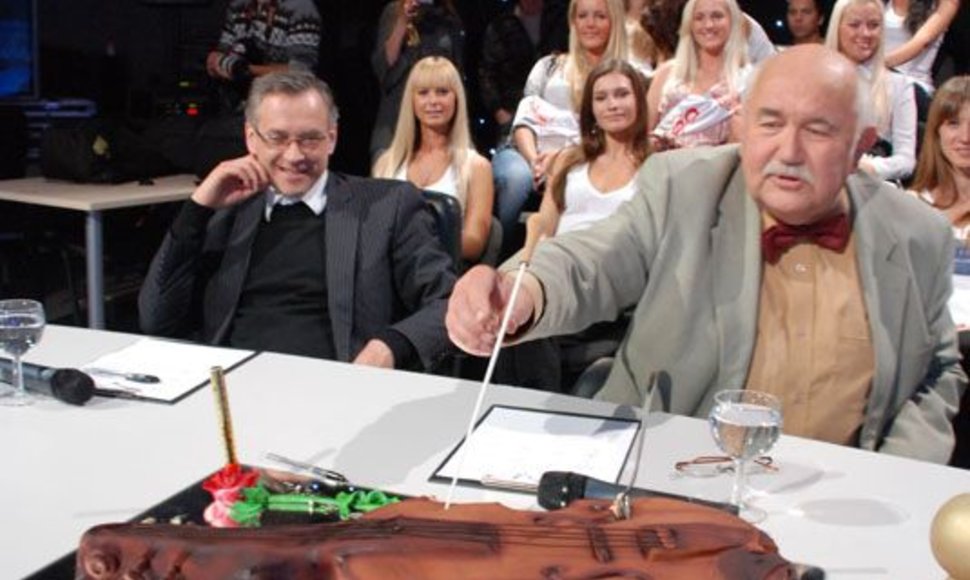 Foto naujienai: Donatas Katkus humoro šou „Nr.1“ šventė savo gimtadienį su batuta ant batuto
