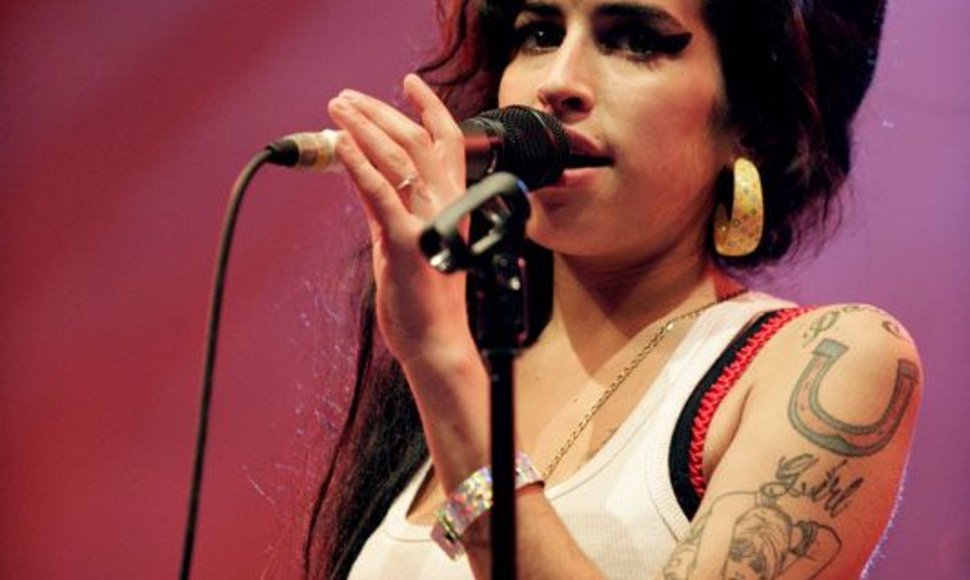 Foto naujienai: Amy Winehouse: naujas draugas padės atsitiesti?