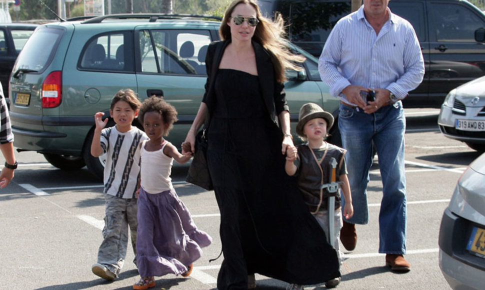 Foto naujienai: Angelina Jolie  ir Bradas Pittas: priklausomybė nuo vaikų