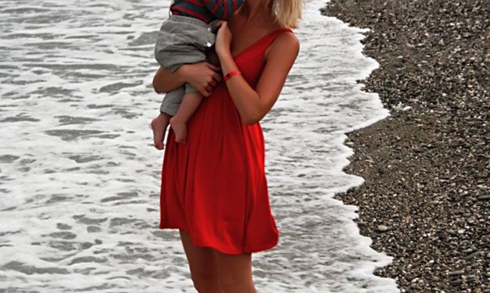 Foto naujienai: Eglė Jackaitė su mažyliu lepinosi Turkijos saule