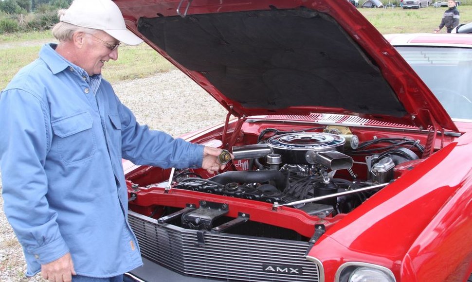 Amerikietiškų automobilių sąskrydis pajūryje