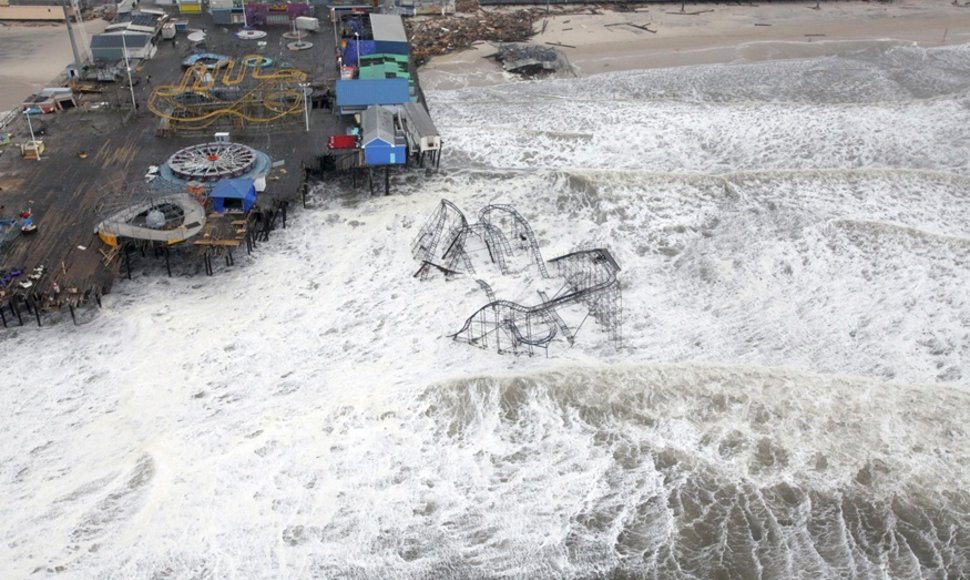 Sandy praūžė visa rytine pakrante.