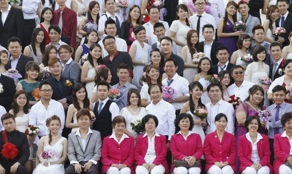 Malaizijoje trečiadienį, 2012 gruodžio 12-ąją, susituokė apie 200 porų.