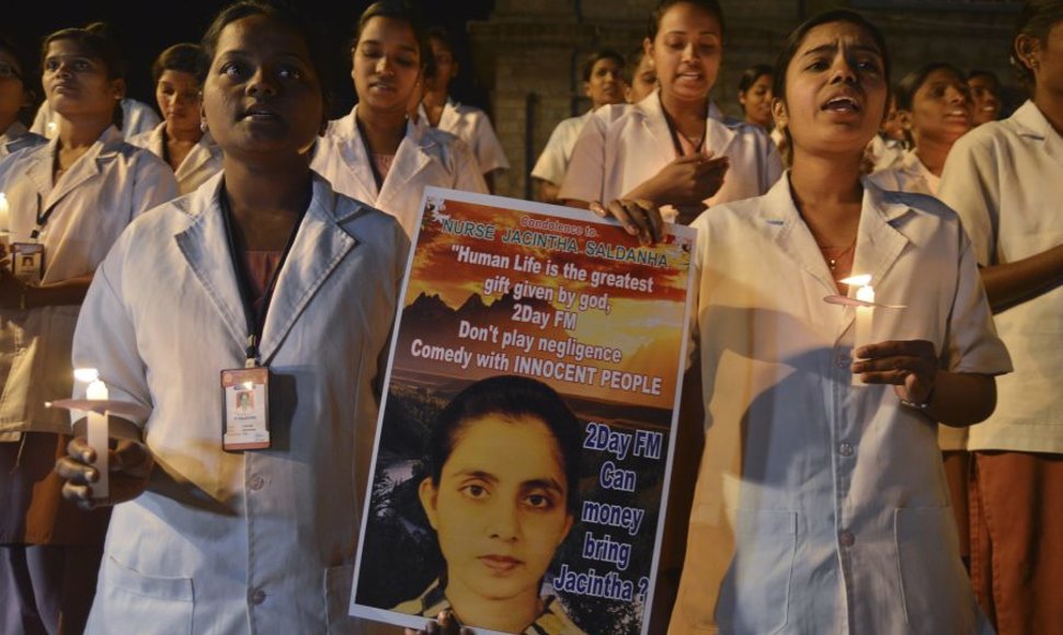 Indijoje slaugos studentės gedi Londone nusižudžiusios Jacinthos Saldanhos. 