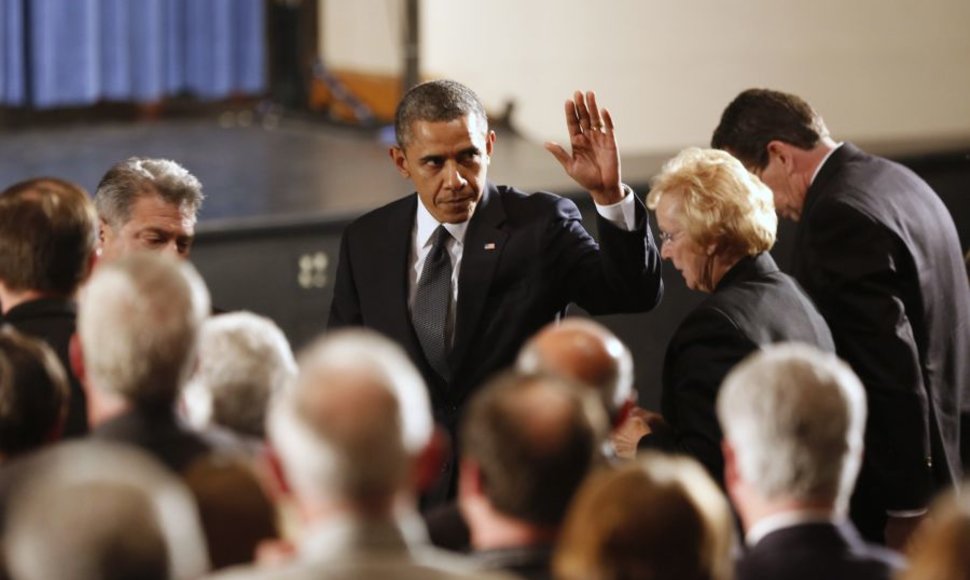 Barackas Obama lanko gedinį Niutauną.